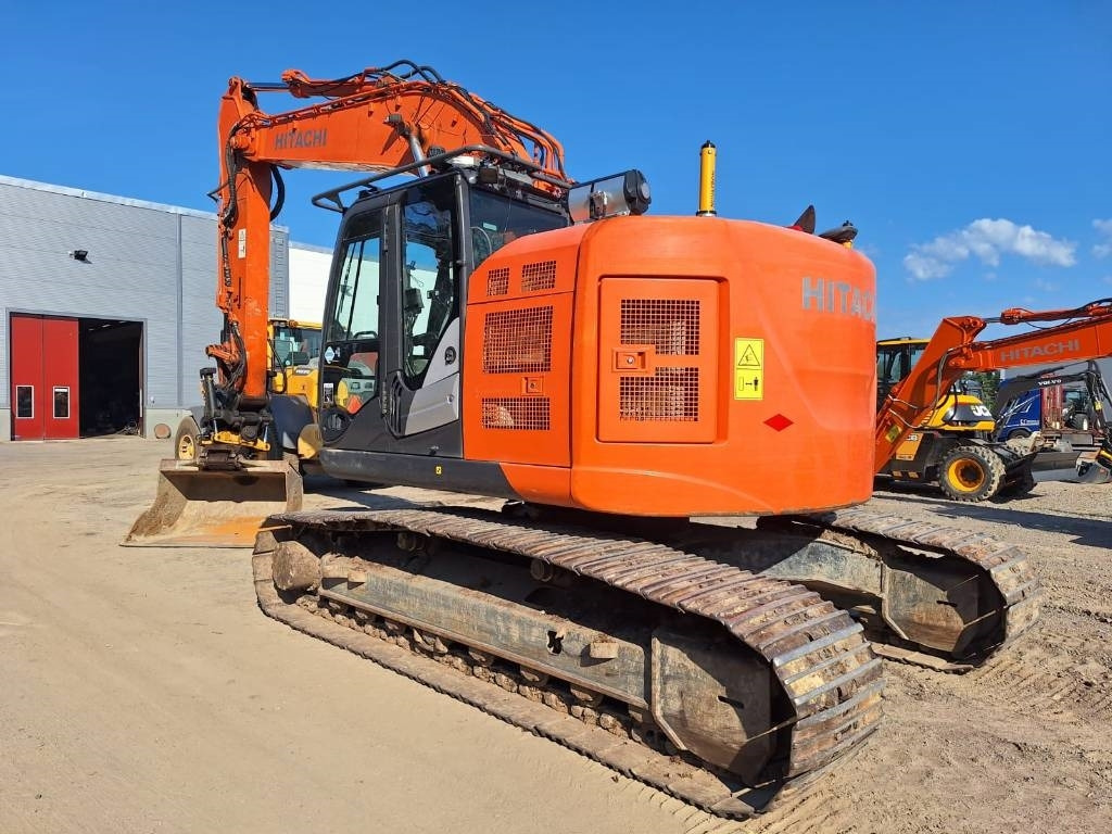 Hitachi ZX225USLC-5 - Гусеничный экскаватор: фото 5 Hitachi ZX225USLC-5 - Гусеничный экскаватор: фото 5