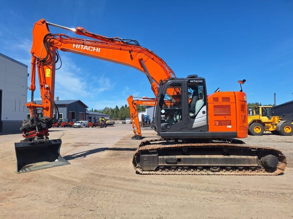 Hitachi ZX225USLC-5 PYÖRITTÄJÄ+PIHDIT YM. - Гусеничный экскаватор: фото 1 Hitachi ZX225USLC-5 PYÖRITTÄJÄ+PIHDIT YM. - Гусеничный экскаватор: фото 1