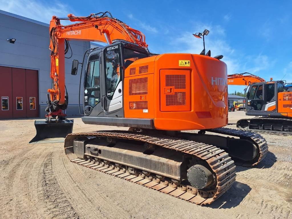 Hitachi ZX225USLC-5 PYÖRITTÄJÄ+PIHDIT YM. - Гусеничный экскаватор: фото 2 Hitachi ZX225USLC-5 PYÖRITTÄJÄ+PIHDIT YM. - Гусеничный экскаватор: фото 2