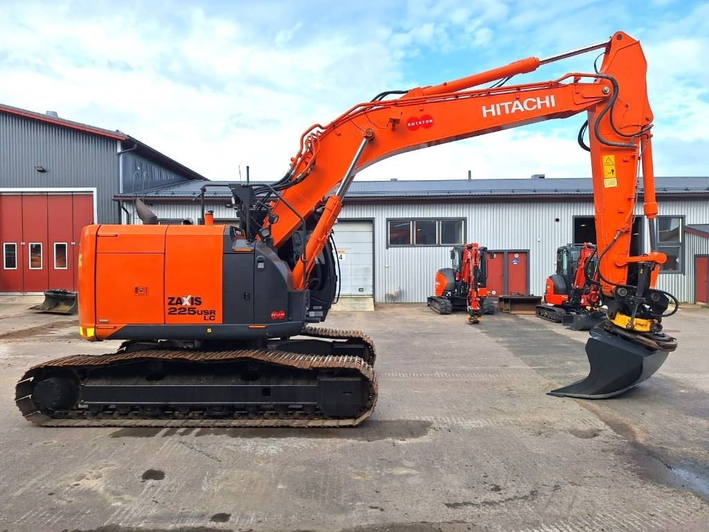 Hitachi ZX225USLC-5 PYÖRITTÄJÄLLÄ - Гусеничный экскаватор: фото 5 Hitachi ZX225USLC-5 PYÖRITTÄJÄLLÄ - Гусеничный экскаватор: фото 5