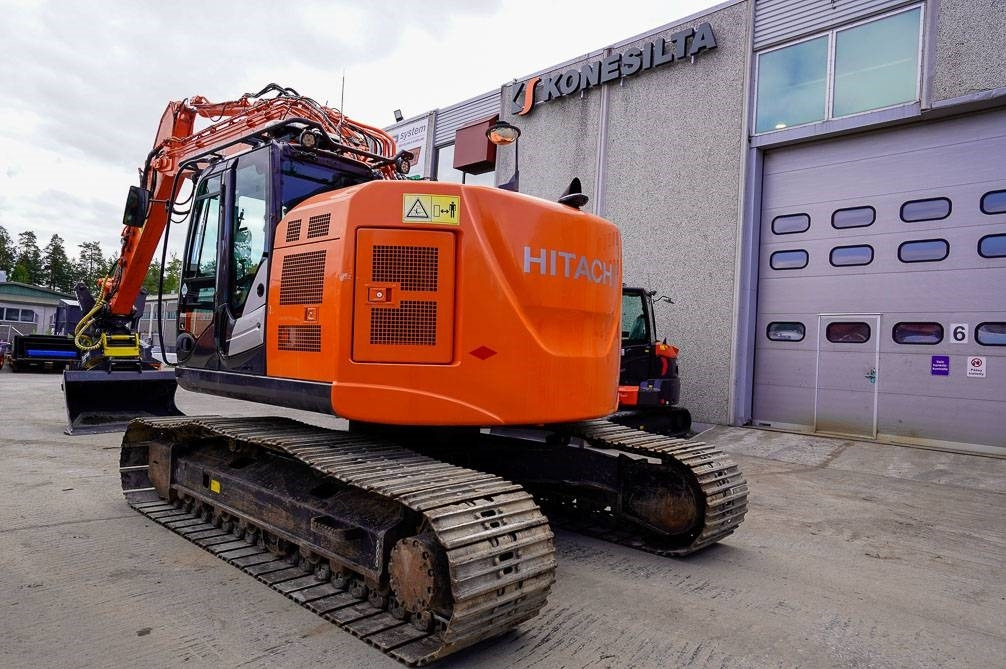 Hitachi ZX225USLC-5B MARTTIINILLA - Гусеничный экскаватор: фото 3 Hitachi ZX225USLC-5B MARTTIINILLA - Гусеничный экскаватор: фото 3