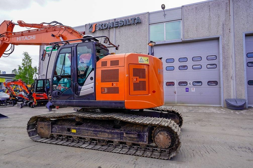 Hitachi ZX225USLC-5B MARTTIINILLA - Гусеничный экскаватор: фото 2 Hitachi ZX225USLC-5B MARTTIINILLA - Гусеничный экскаватор: фото 2