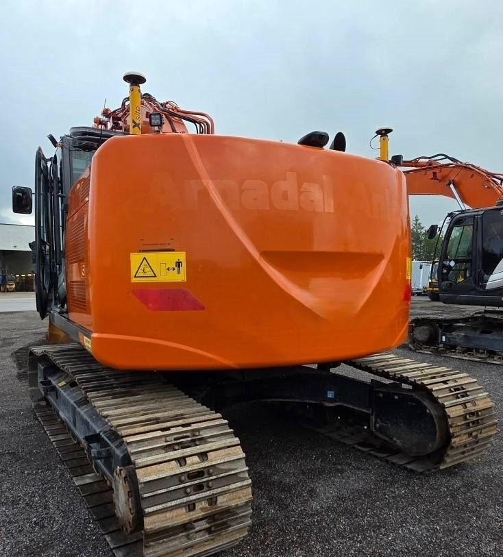 Hitachi ZX225USRLC-6 - Гусеничный экскаватор: фото 2 Hitachi ZX225USRLC-6 - Гусеничный экскаватор: фото 2