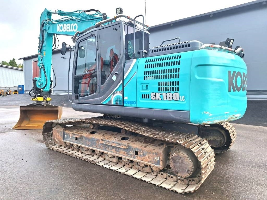 Kobelco SK180LC-10 PYÖRITTÄJÄLLÄ - Гусеничный экскаватор: фото 2 Kobelco SK180LC-10 PYÖRITTÄJÄLLÄ - Гусеничный экскаватор: фото 2