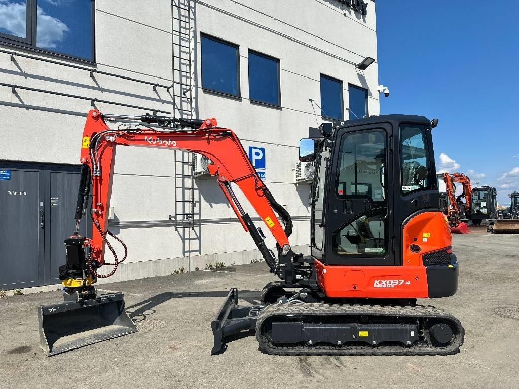 Kubota KX037-4 PYÖRITTÄJÄLLÄ - Мини-экскаватор: фото 1 Kubota KX037-4 PYÖRITTÄJÄLLÄ - Мини-экскаватор: фото 1