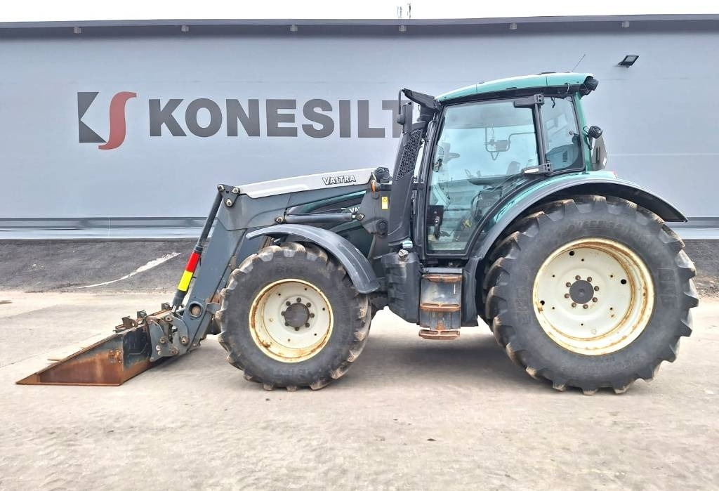 Valtra N174 VERSU ETUKUORMAAJALLA - Трактор: фото 1 Valtra N174 VERSU ETUKUORMAAJALLA - Трактор: фото 1