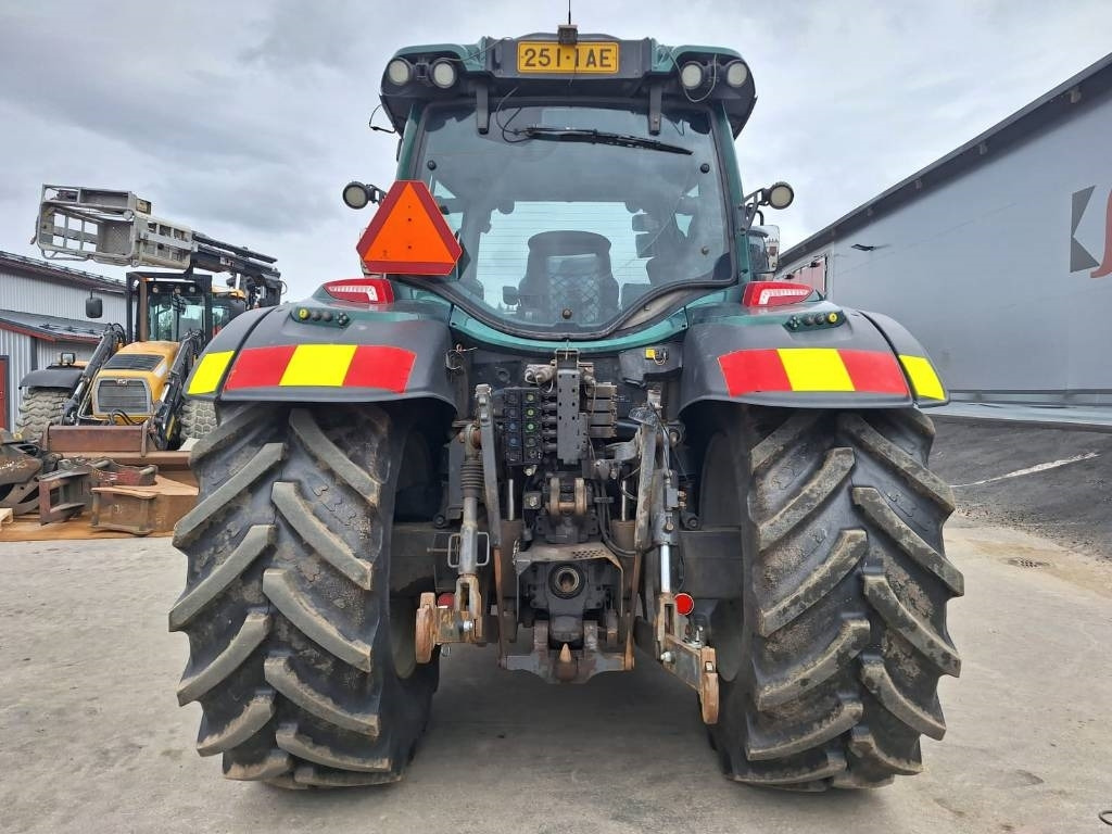 Valtra N174 VERSU ETUKUORMAAJALLA - Трактор: фото 3 Valtra N174 VERSU ETUKUORMAAJALLA - Трактор: фото 3