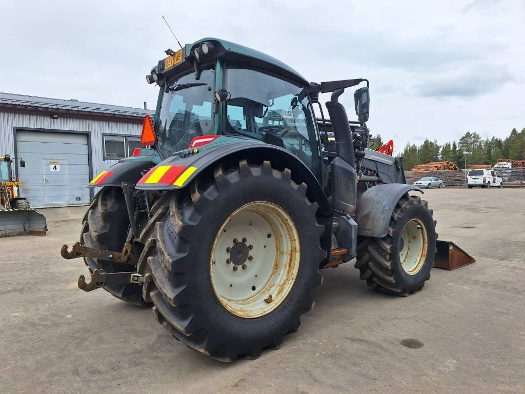 Valtra N174 VERSU ETUKUORMAAJALLA - Трактор: фото 4 Valtra N174 VERSU ETUKUORMAAJALLA - Трактор: фото 4