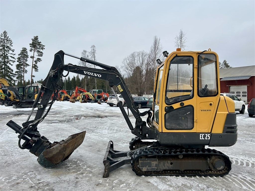 Volvo EC25 KALLISTAJA, 2-KAUHAA - Мини-экскаватор: фото 1 Volvo EC25 KALLISTAJA, 2-KAUHAA - Мини-экскаватор: фото 1