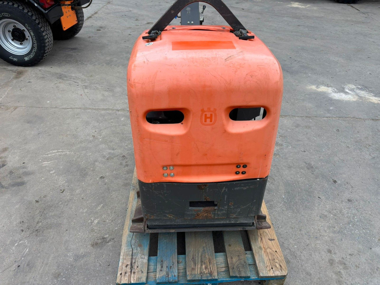 Plate Wals Husqvarna LG504 - Виброплита: фото 5 Plate Wals Husqvarna LG504 - Виброплита: фото 5