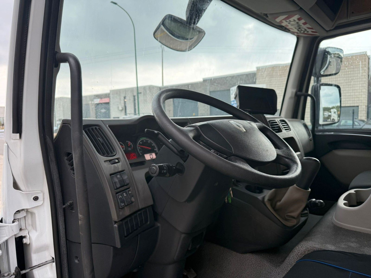 Грузовик-шасси Renault Midlum 240dXi. Klima. 225.000km.: фото 13