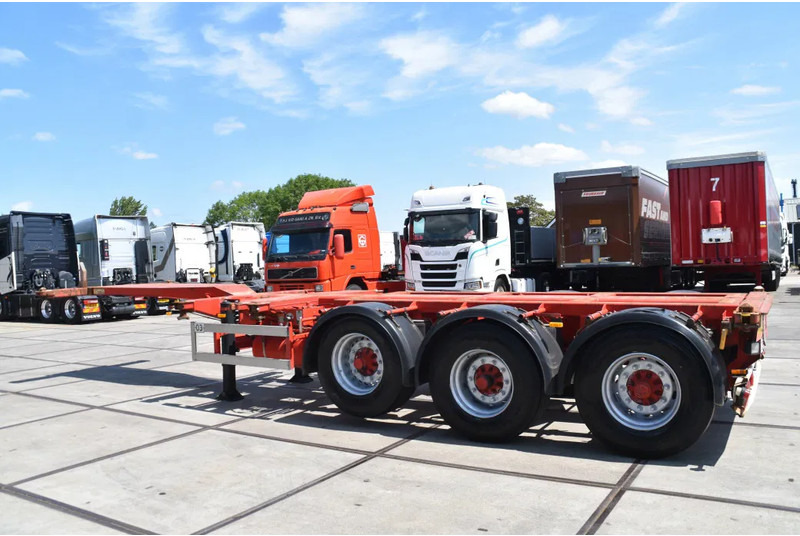 Nooteboom containerchassis - LIFT AXLE - DISC BRAKES - BPW AXLES - 2 x EXTENDABLE - - Полуприцеп-контейнеровоз/ Сменный кузов: фото 4 Nooteboom containerchassis - LIFT AXLE - DISC BRAKES - BPW AXLES - 2 x EXTENDABLE - - Полуприцеп-контейнеровоз/ Сменный кузов: фото 4
