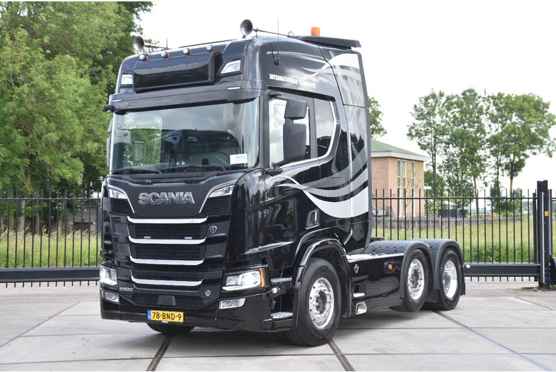 Scania R520 V8 NGS 6x2/4 - 701 TKM - NAVI - LEATHER SEATS - ALCOA'S - LED LIGHTS - TOP CONDITION - - Тягач: фото 2 Scania R520 V8 NGS 6x2/4 - 701 TKM - NAVI - LEATHER SEATS - ALCOA'S - LED LIGHTS - TOP CONDITION - - Тягач: фото 2