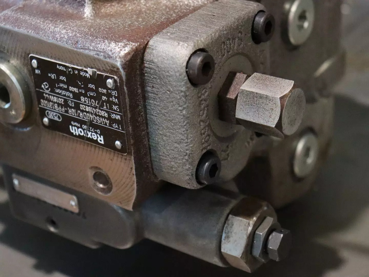 REXROTH A4VSO40DR/10R-PPB13N00 - Гидравлический мотор для Погрузочно-разгрузочной техники: фото 4 REXROTH A4VSO40DR/10R-PPB13N00 - Гидравлический мотор для Погрузочно-разгрузочной техники: фото 4