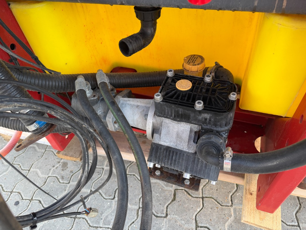 Tecnocar Tecnospra 1500 Fronttank - Комбайн: фото 4 Tecnocar Tecnospra 1500 Fronttank - Комбайн: фото 4