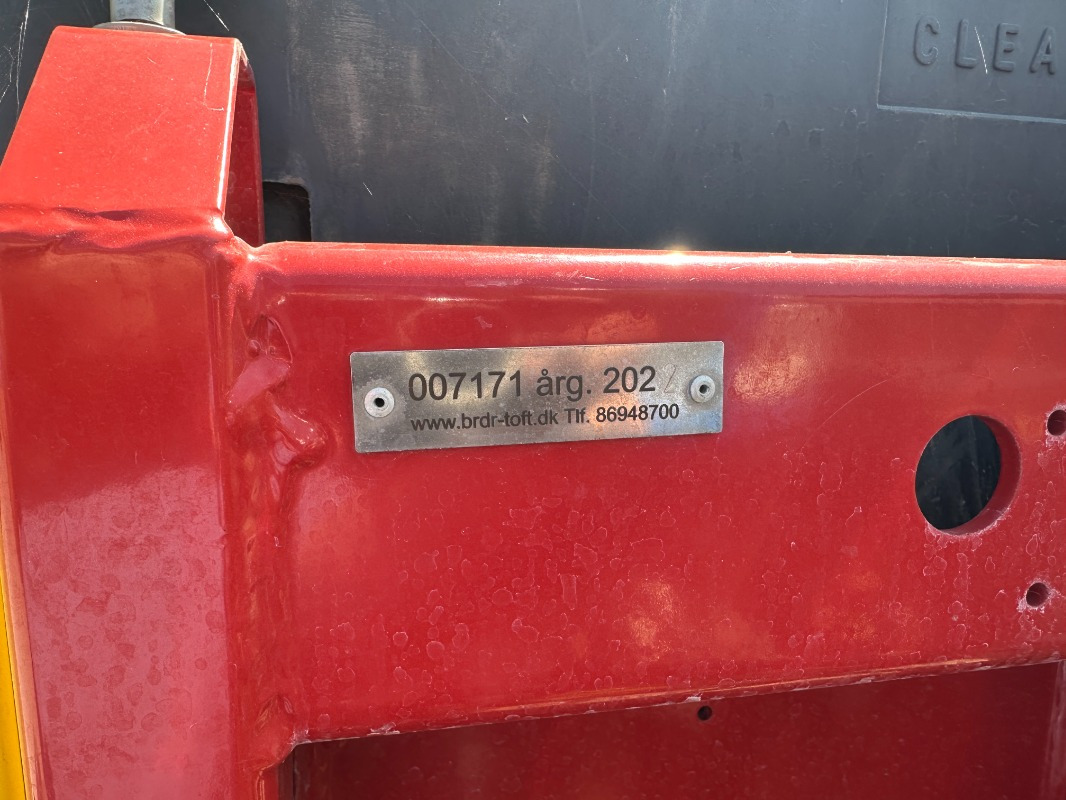 Tecnocar Tecnospra 1500 Fronttank - Комбайн: фото 2 Tecnocar Tecnospra 1500 Fronttank - Комбайн: фото 2