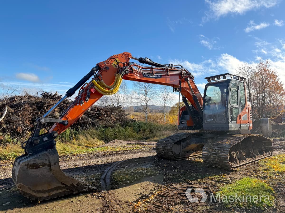 Grävmaskin Doosan DX140LCR-5 / Skördaraggregat 25RH - Гусеничный экскаватор: фото 1 Grävmaskin Doosan DX140LCR-5 / Skördaraggregat 25RH - Гусеничный экскаватор: фото 1