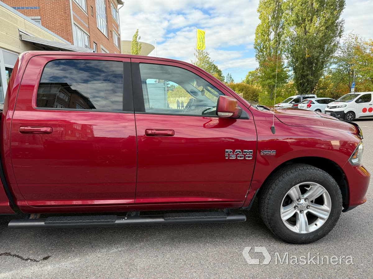 Pickup Dodge Ram 1500 Crew Cab 5.7L V8 HEMI - Легковой фургон: фото 4 Pickup Dodge Ram 1500 Crew Cab 5.7L V8 HEMI - Легковой фургон: фото 4