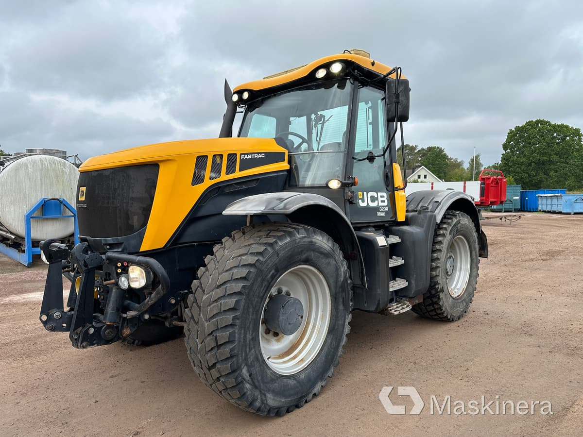 Traktor JCB Fastrac 3230 XTRA - Трактор: фото 1 Traktor JCB Fastrac 3230 XTRA - Трактор: фото 1