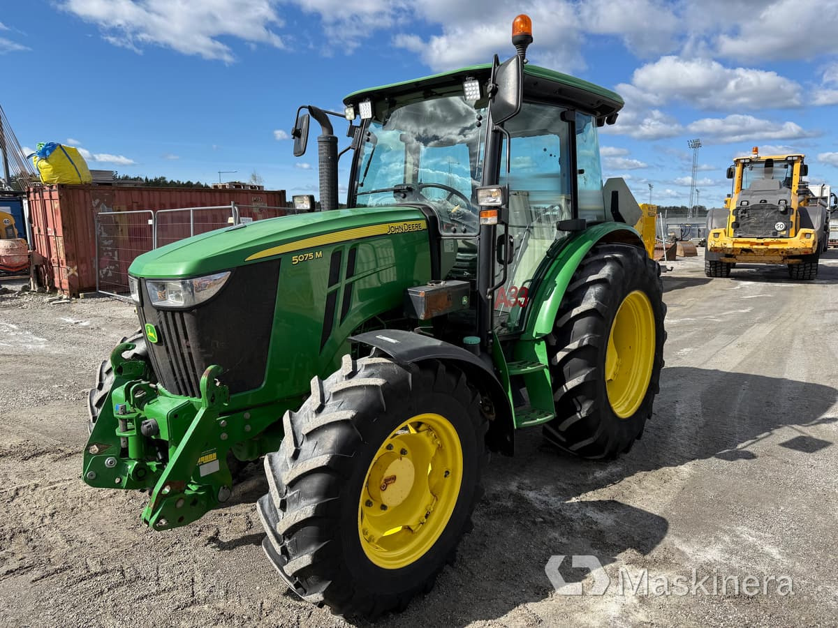 Traktor John Deere 5075M med snöutrustning - Трактор: фото 1 Traktor John Deere 5075M med snöutrustning - Трактор: фото 1