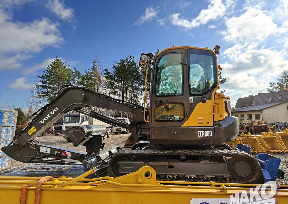 Volvo ECR88D - Гусеничный экскаватор: фото 1 Volvo ECR88D - Гусеничный экскаватор: фото 1