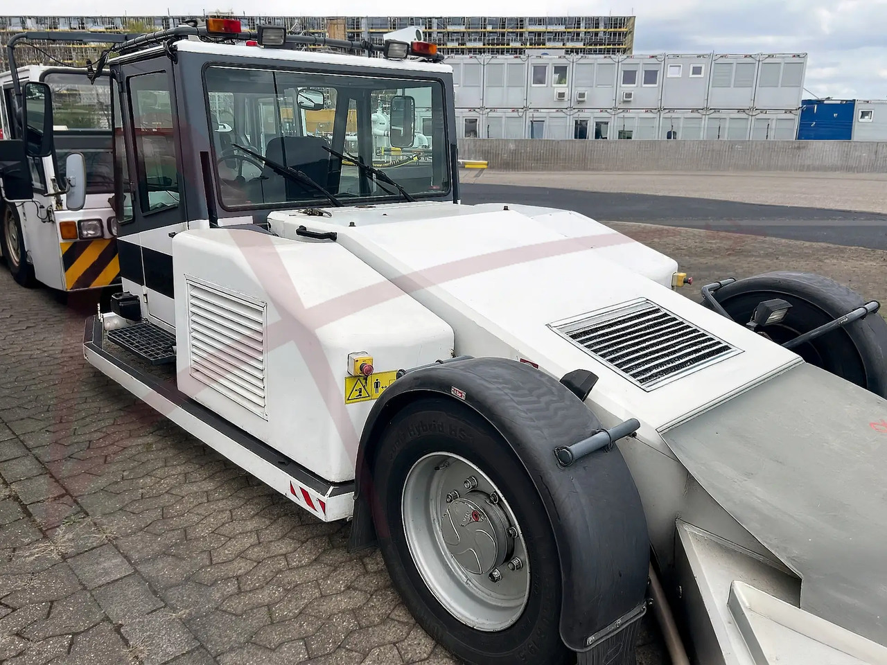 KALMAR MOTOR AB TBL 50 - Аэродромный тягач: фото 2 KALMAR MOTOR AB TBL 50 - Аэродромный тягач: фото 2