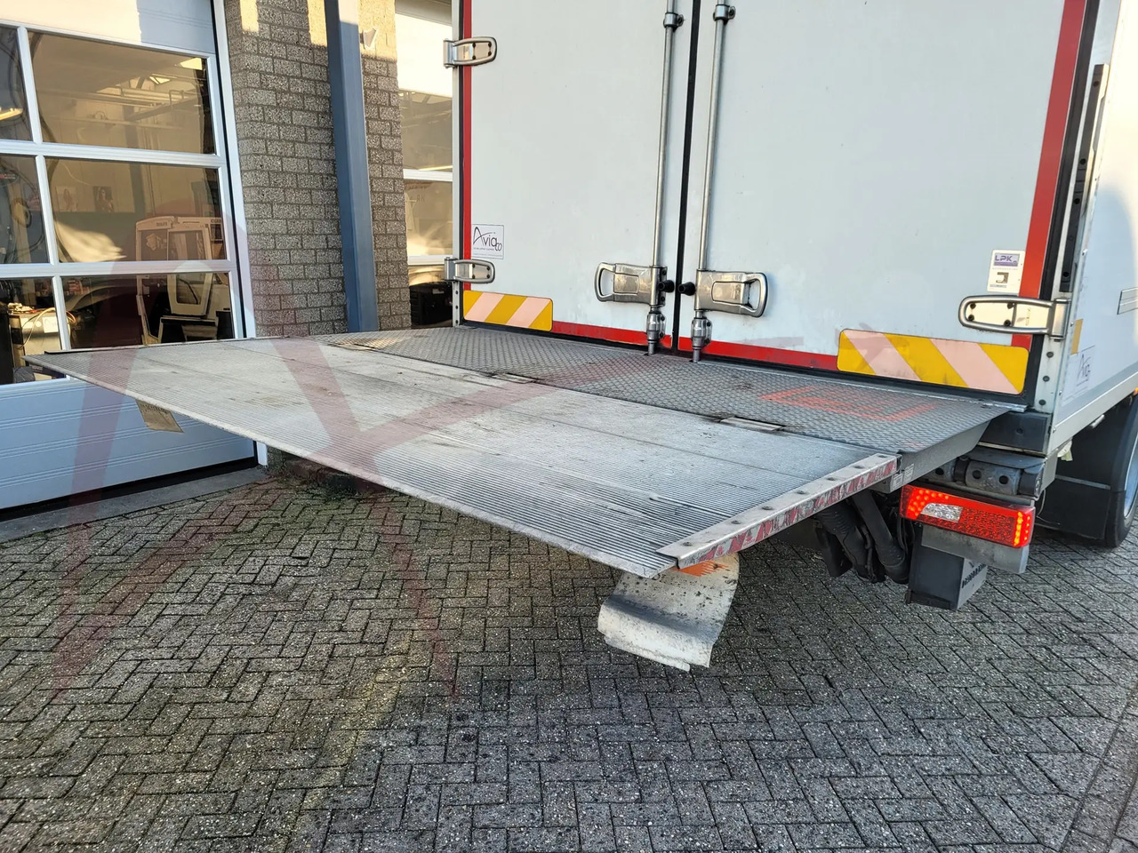 SCANIA P250 - Грузовик с закрытым кузовом: фото 4 SCANIA P250 - Грузовик с закрытым кузовом: фото 4