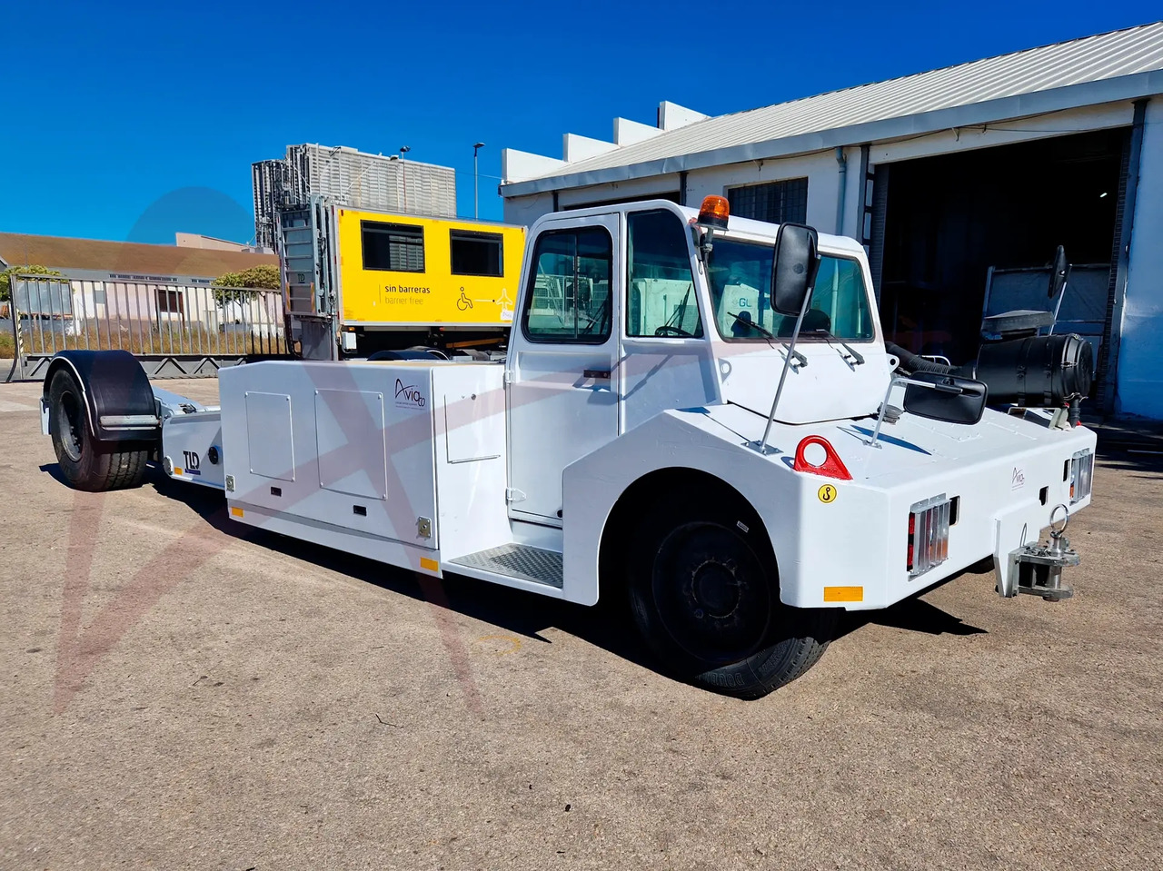 TLD TPX-200-MT - Аэродромный тягач: фото 2 TLD TPX-200-MT - Аэродромный тягач: фото 2