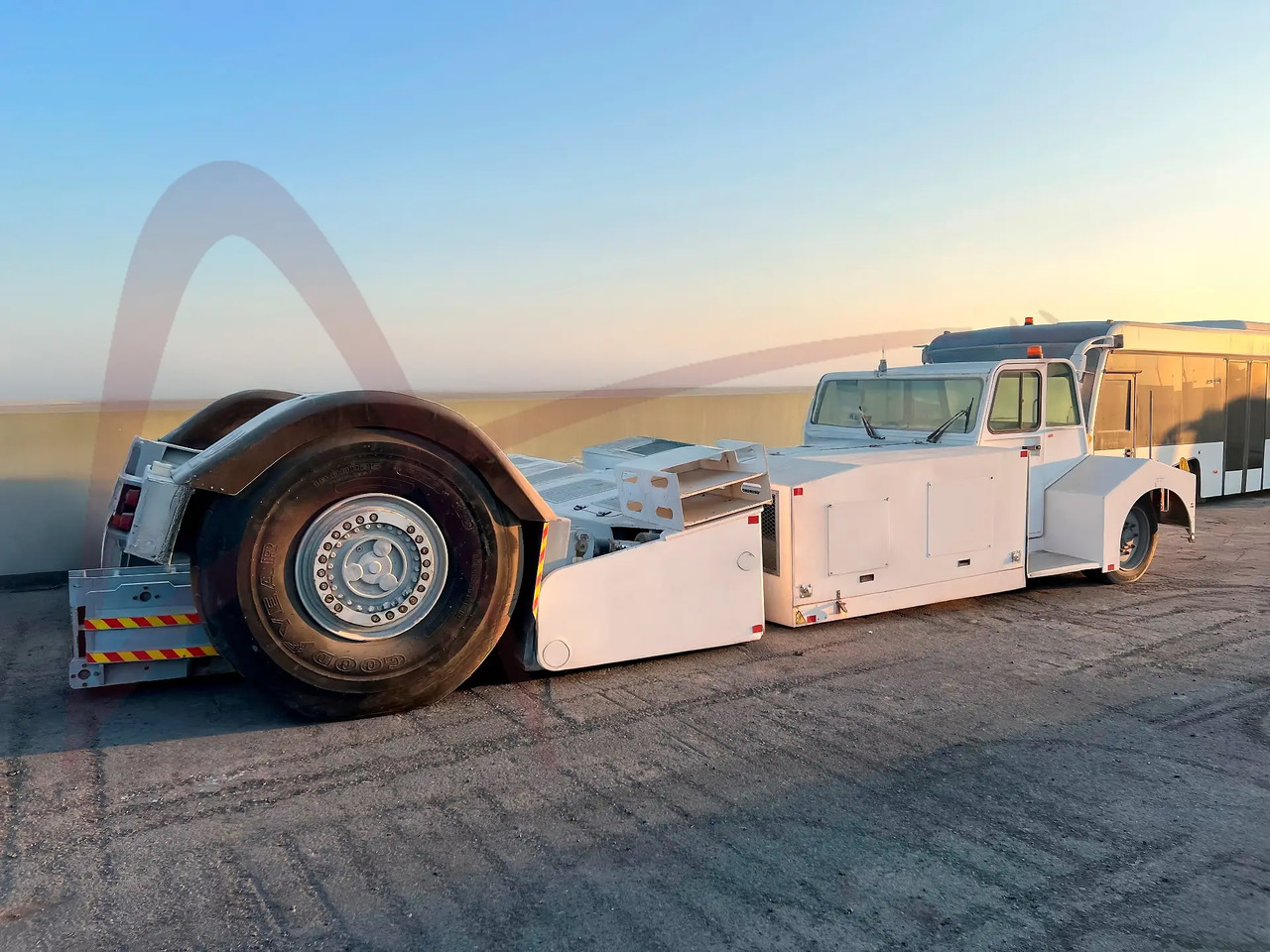 TLD TPX-500 - Аэродромный тягач: фото 1 TLD TPX-500 - Аэродромный тягач: фото 1