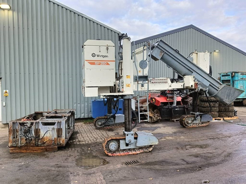 Wirtgen SP 250 500 beton bekisting machine sleep - Асфальтоукладчик: фото 2 Wirtgen SP 250 500 beton bekisting machine sleep - Асфальтоукладчик: фото 2