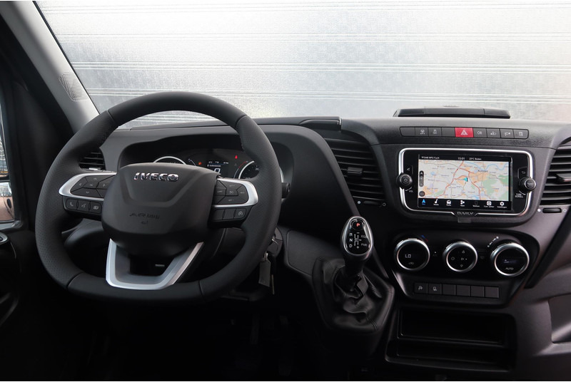 Фото интерьера 2: Цельнометаллический фургон Iveco Daily 35S18HV 3.0 35 L2H2 BPM VRIJ/ LED/ NAVI/ CAMERA/ CLIMA