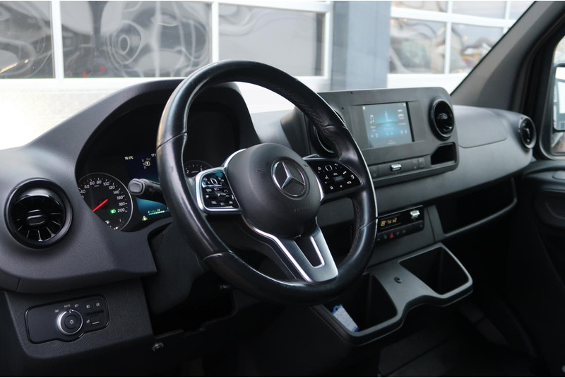 Mercedes-Benz Sprinter 319 1.9 CDI L2H1 AUT/ CAMERA/ LED/ ACC/ CLIMA/ MBUX/ TREKHAAK - Цельнометаллический фургон: фото 2 Mercedes-Benz Sprinter 319 1.9 CDI L2H1 AUT/ CAMERA/ LED/ ACC/ CLIMA/ MBUX/ TREKHAAK - Цельнометаллический фургон: фото 2
