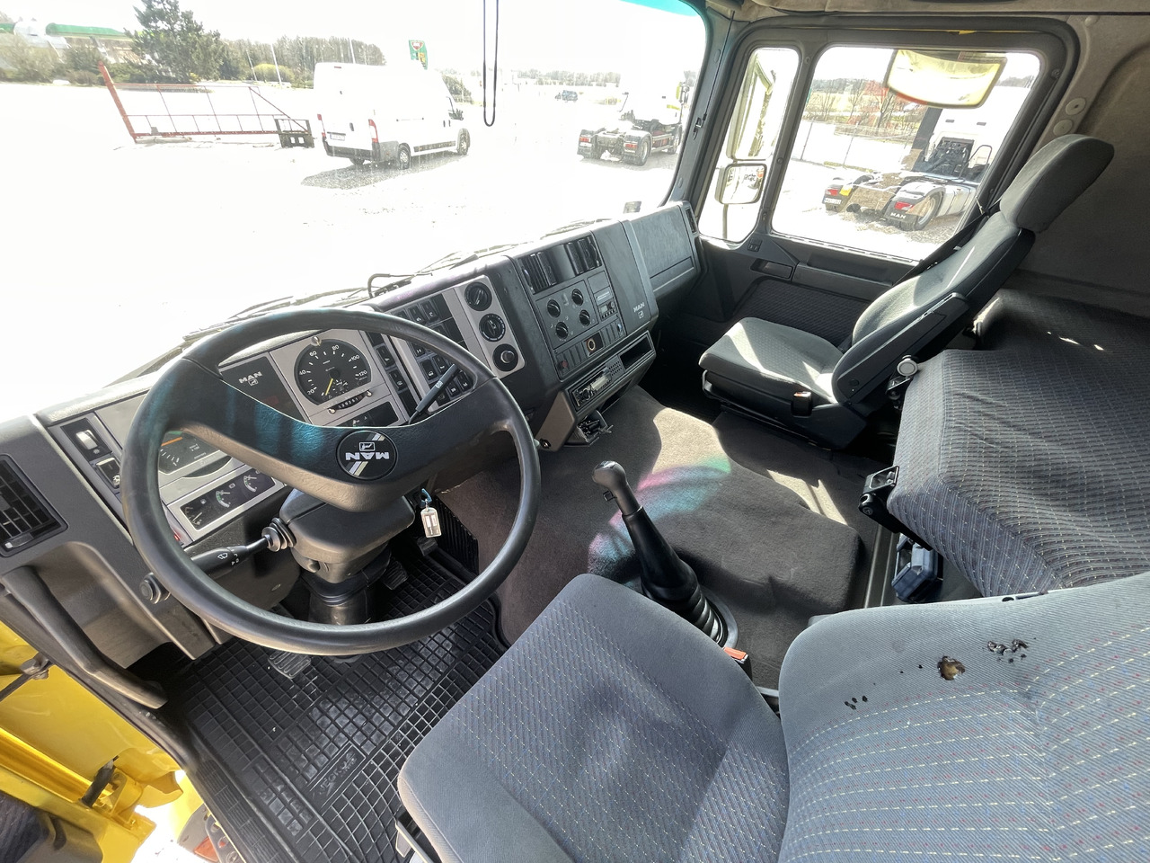 MAN F2000 413 6x2 Manual CRANE Hiab 330+jib 90 21m - Тягач: фото 3 MAN F2000 413 6x2 Manual CRANE Hiab 330+jib 90 21m - Тягач: фото 3