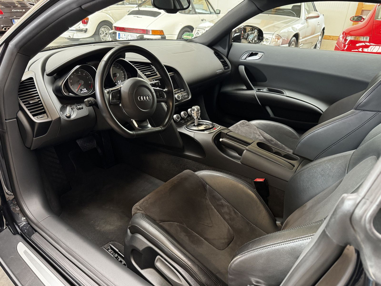 Легковой автомобиль Audi R8 4.2 FSI V8 quattro Coupé: фото 12