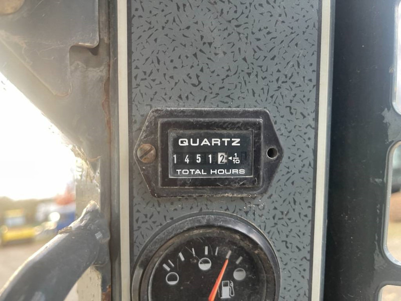 Мини-погрузчик с бортовым поворотом Gehl 3840 E     2015: фото 9