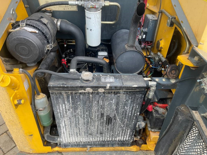 Мини-погрузчик с бортовым поворотом Gehl 3840 E     2015: фото 7