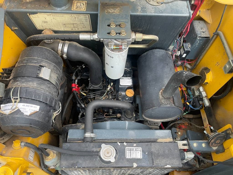 Мини-погрузчик с бортовым поворотом Gehl 3840 E     2015: фото 10