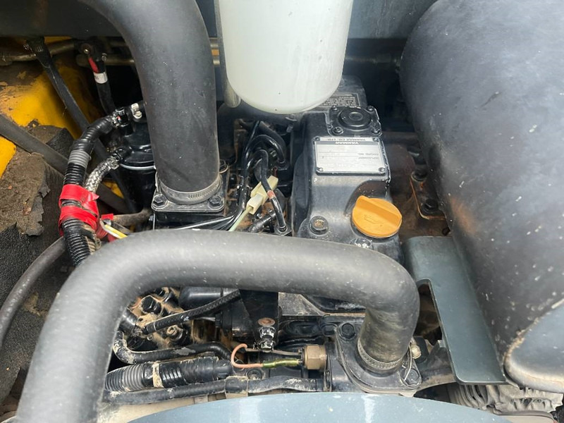 Мини-погрузчик с бортовым поворотом Gehl 3840 E     2015: фото 11