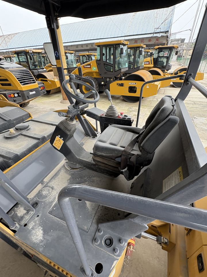 XCMG 8 ton 2Y103 double drum used vibratory road roller compactor 2022 - Дорожный каток: фото 2 XCMG 8 ton 2Y103 double drum used vibratory road roller compactor 2022 - Дорожный каток: фото 2
