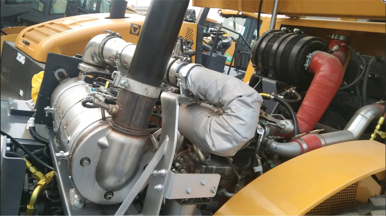 XCMG CV123 used 12ton single drum vibratory compactor price - Дорожный каток: фото 3 XCMG CV123 used 12ton single drum vibratory compactor price - Дорожный каток: фото 3