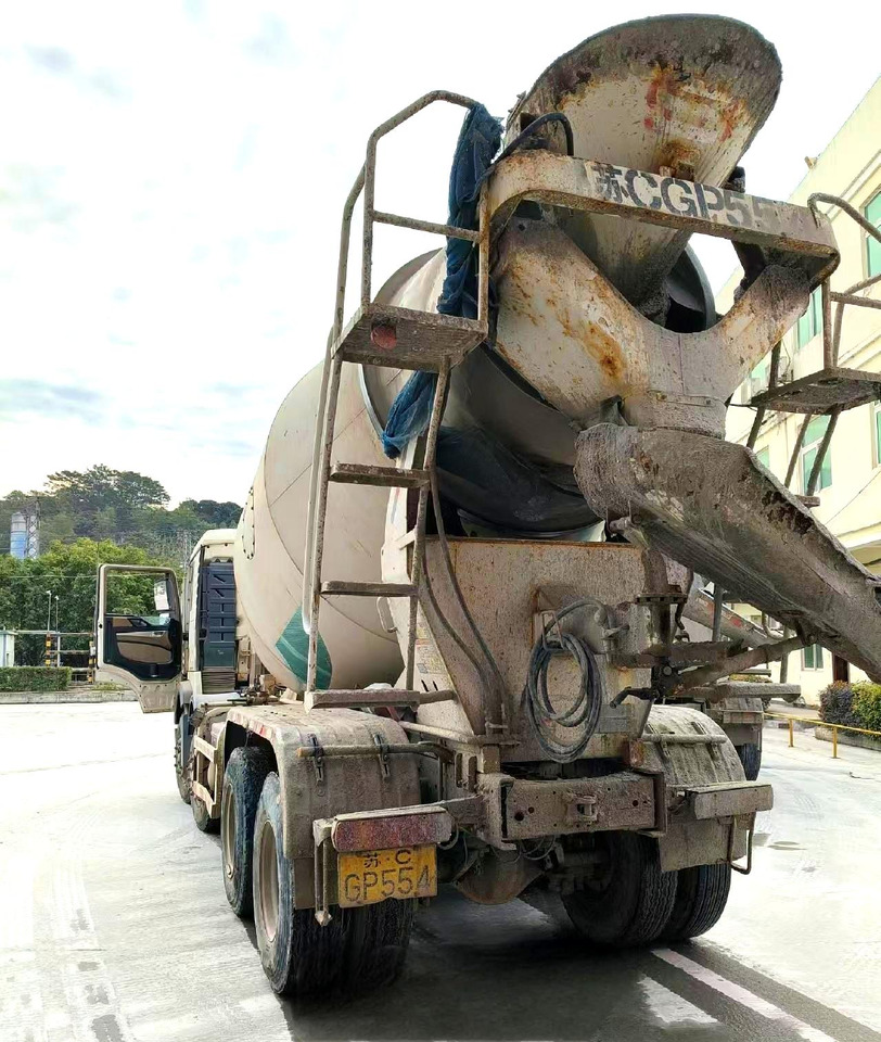 XCMG Official Used Concrete Mixer Truck HOWO G4802D 12m³ Cement Mixer Truck Price - Автобетоносмеситель: фото 4 XCMG Official Used Concrete Mixer Truck HOWO G4802D 12m³ Cement Mixer Truck Price - Автобетоносмеситель: фото 4