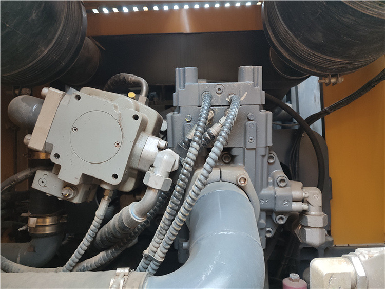 XCMG Official Xe400e Second Hand Hydraulic Rotary Piling Rig Used Rotary Table Drilling Rig - Сваебойная установка: фото 5 XCMG Official Xe400e Second Hand Hydraulic Rotary Piling Rig Used Rotary Table Drilling Rig - Сваебойная установка: фото 5