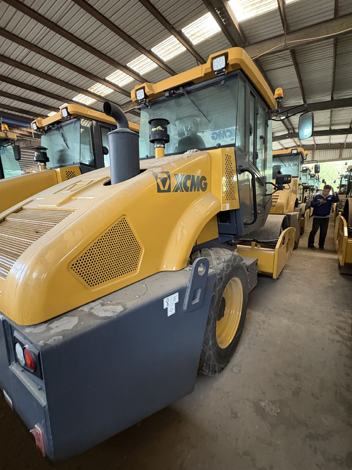 XCMG Used XS83 8 ton small single drum compactor road roller with diesel engine - Дорожный каток: фото 5 XCMG Used XS83 8 ton small single drum compactor road roller with diesel engine - Дорожный каток: фото 5