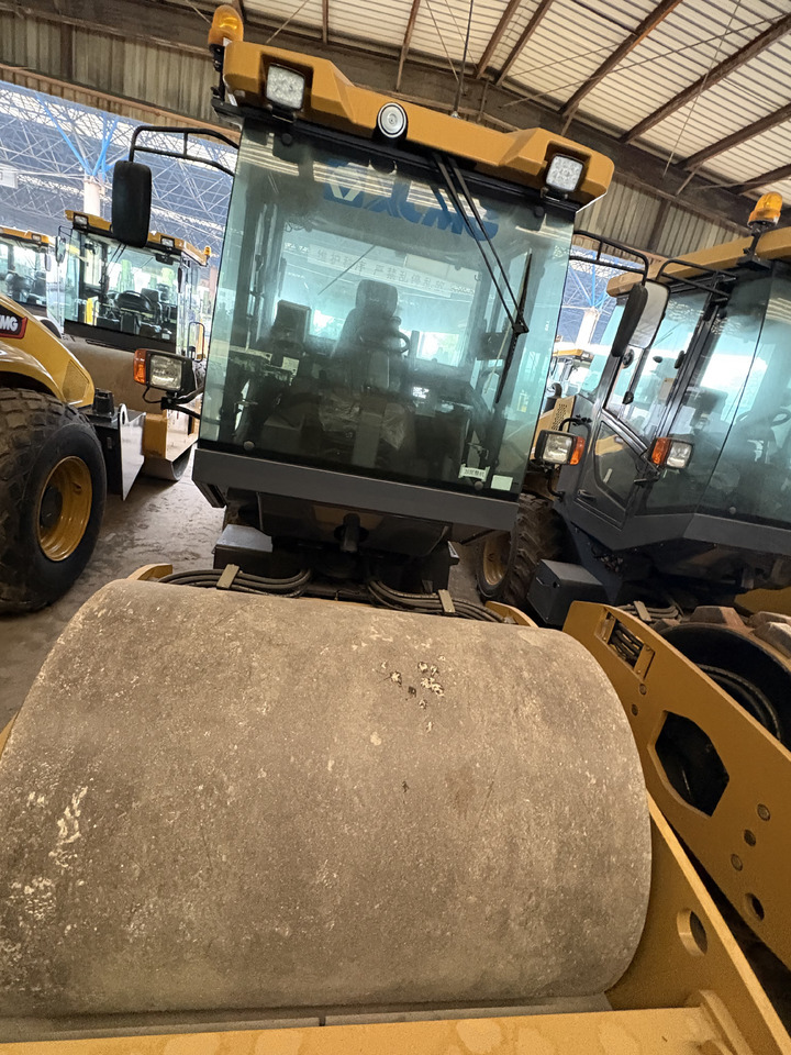 XCMG Used XS83 8 ton small single drum compactor road roller with diesel engine - Дорожный каток: фото 4 XCMG Used XS83 8 ton small single drum compactor road roller with diesel engine - Дорожный каток: фото 4