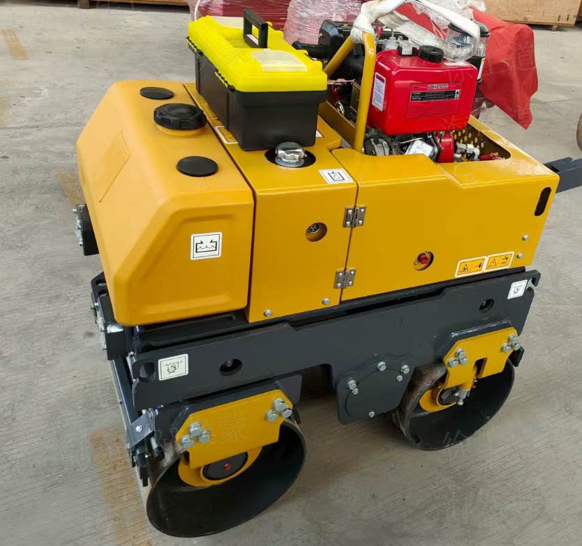 XCMG XMR083 light mini double drum 1 ton vibratory compactor - Каток тротуарный: фото 4 XCMG XMR083 light mini double drum 1 ton vibratory compactor - Каток тротуарный: фото 4
