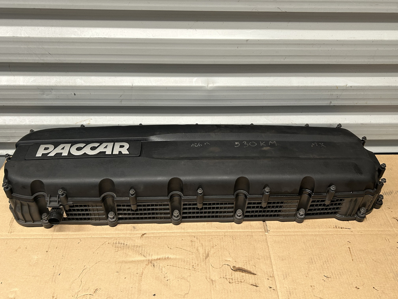 DAF ENGINE VALVE COVER + SPACER FRAME XF 106 - Головка блока: фото 1 DAF ENGINE VALVE COVER + SPACER FRAME XF 106 - Головка блока: фото 1