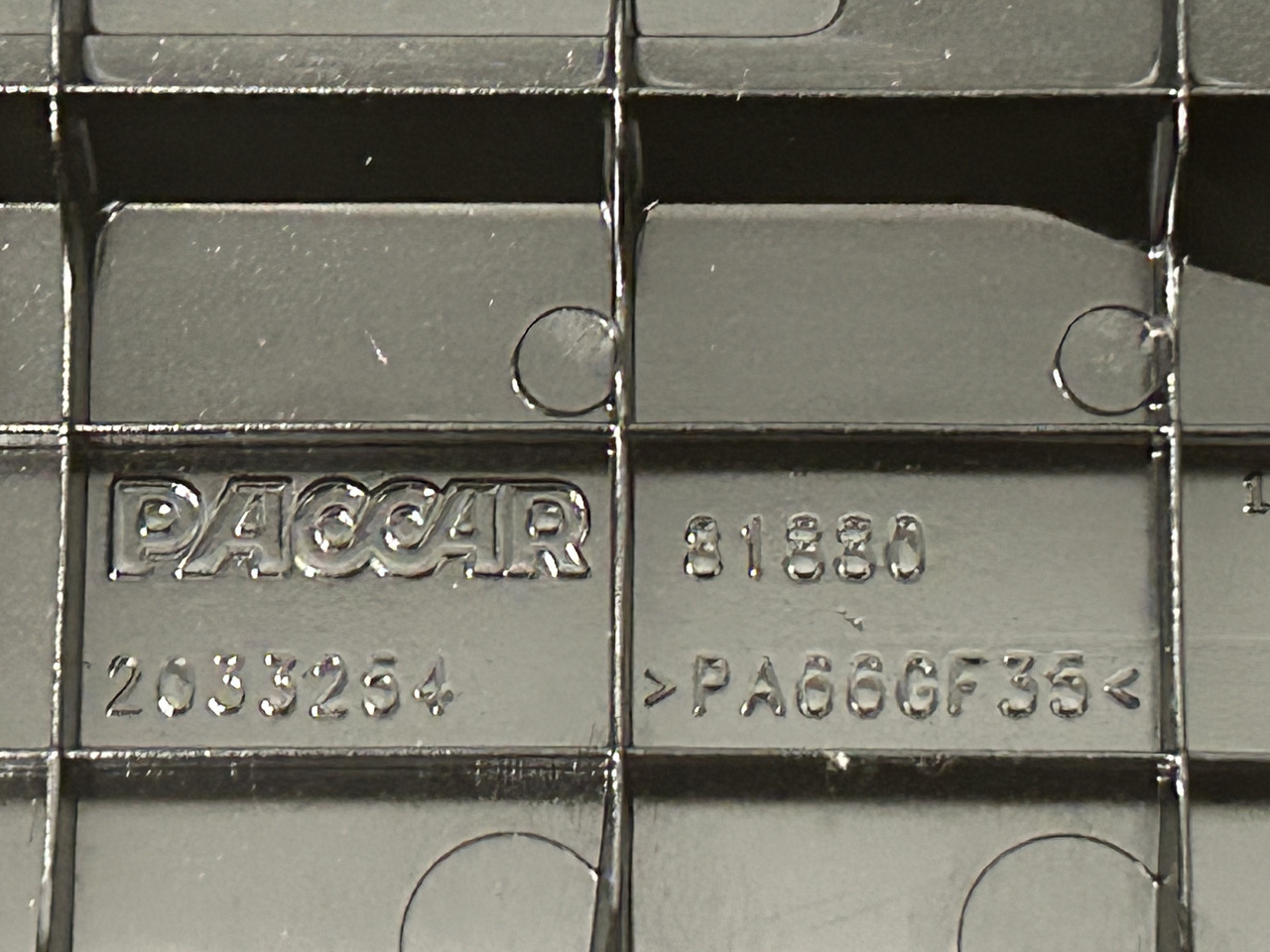 DAF ENGINE VALVE COVER + SPACER FRAME XF 106 - Головка блока: фото 4 DAF ENGINE VALVE COVER + SPACER FRAME XF 106 - Головка блока: фото 4