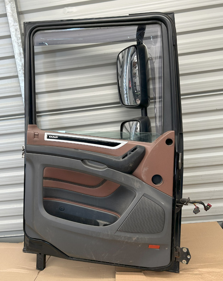 DAF XF 106 DOOR LEFT WITH MIRROR - Дверь и запчасти: фото 4 DAF XF 106 DOOR LEFT WITH MIRROR - Дверь и запчасти: фото 4