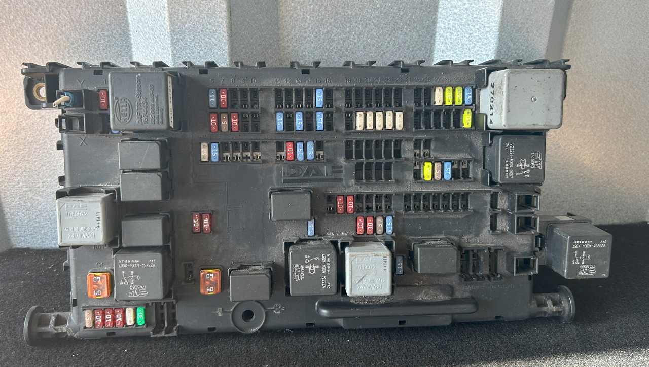 DAF XF 106 FUSE BOX - Предохранитель: фото 1 DAF XF 106 FUSE BOX - Предохранитель: фото 1
