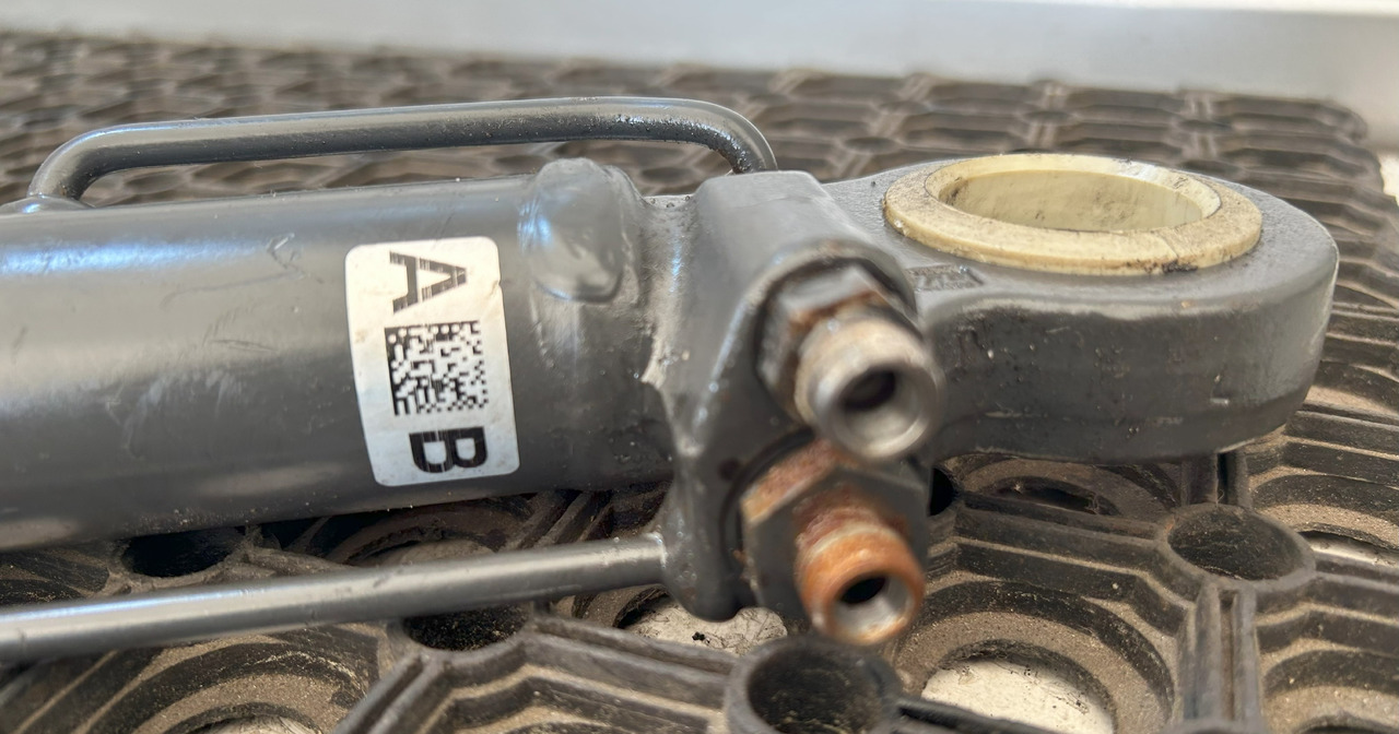 MERCEDES ATEGO CABIN LIFTING ACTUATOR + PUMP - Подвеска кабины: фото 5 MERCEDES ATEGO CABIN LIFTING ACTUATOR + PUMP - Подвеска кабины: фото 5